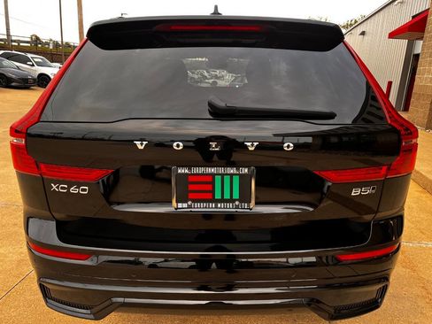 Used 2025 Volvo XC60 B5 Plus image 4