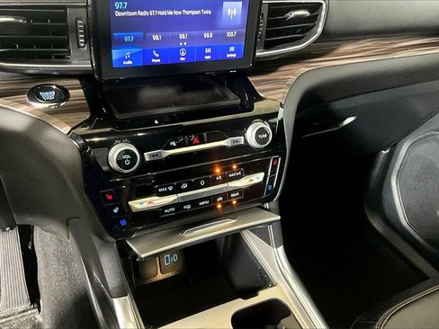 Certified 2024 Ford Explorer Limited image 25