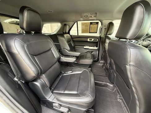 Used 2024 Ford Explorer XLT w/ Equipment Group 202A AWD/4WD image 43