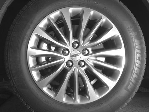 Used 2018 Lincoln MKX Select w/ Select Plus Package FWD image 9
