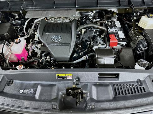 Used 2023 Toyota Highlander XLE image 31