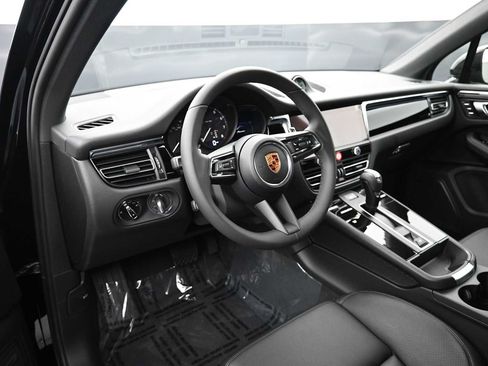 New 2026 Porsche Macan AWD/4WD image 4