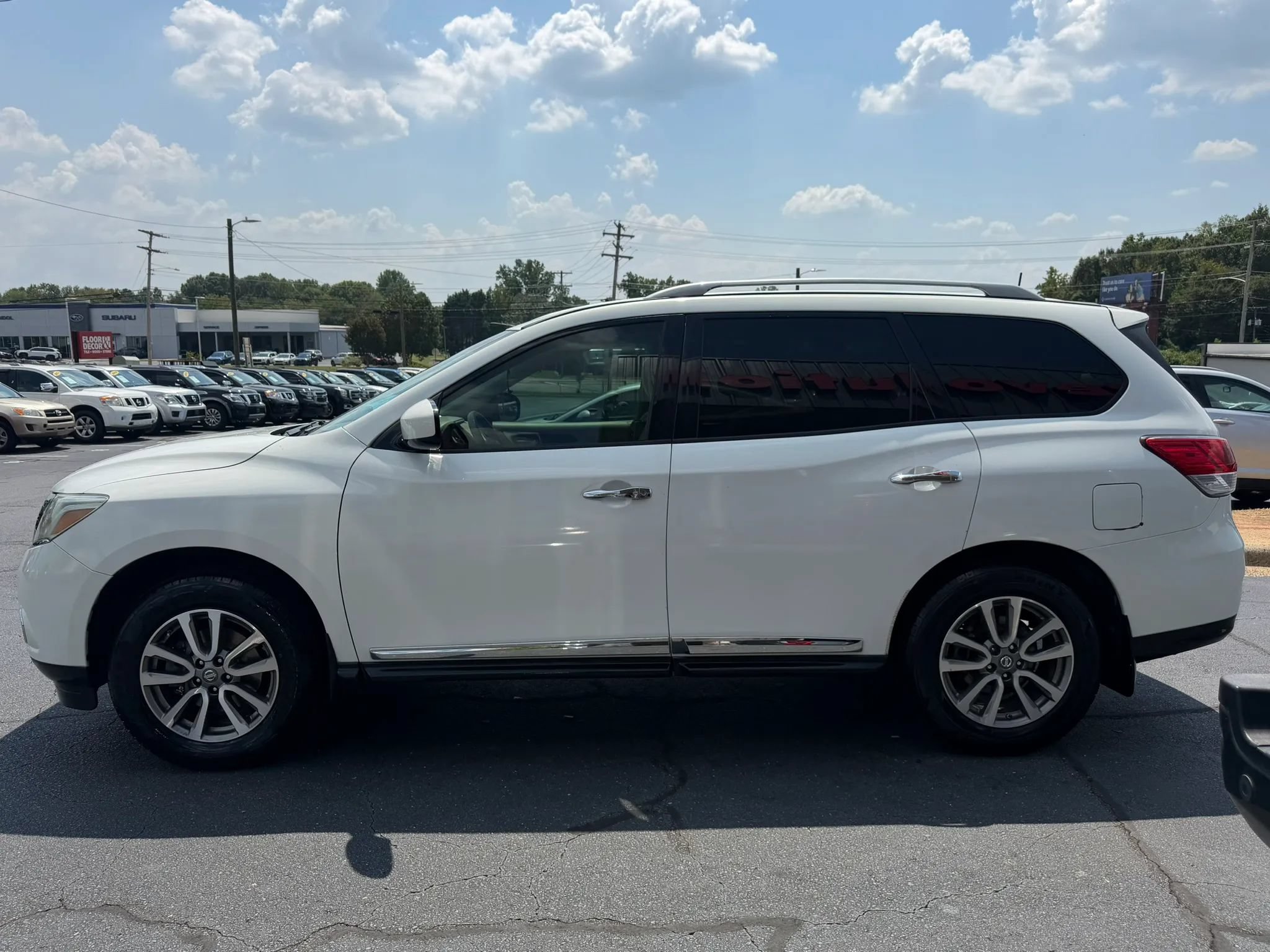 Used 2014 Nissan Pathfinder SL FWD image 4