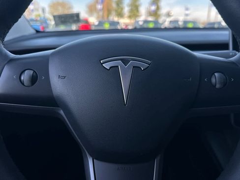 Used 2022 Tesla Model Y Performance image 22