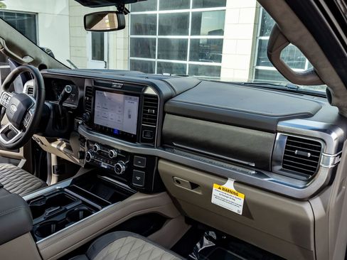 Used 2026 Ford F450 Platinum w/ Platinum Plus Package image 16