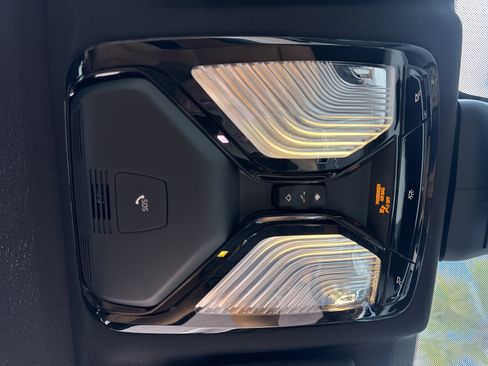 Certified 2025 BMW 330i Sedan RWD image 35