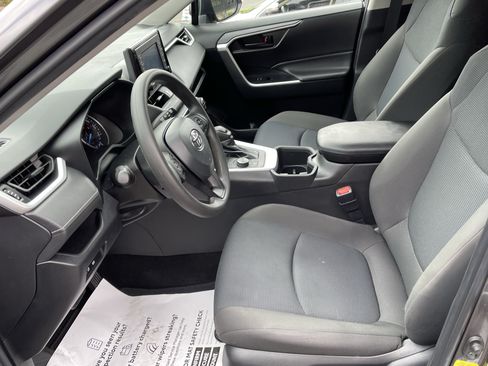 Certified 2022 Toyota RAV4 LE AWD/4WD image 10