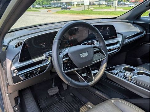 Used 2024 Cadillac Lyriq Luxury AWD/4WD image 20