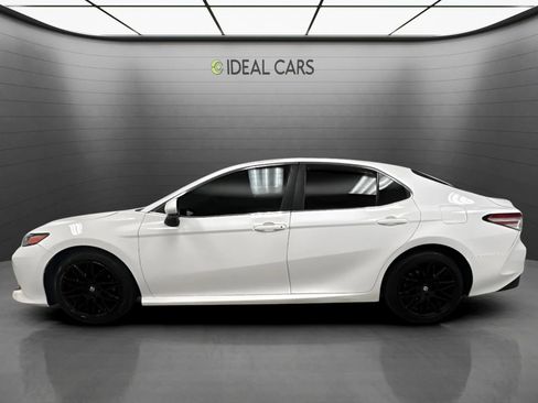 Used 2018 Toyota Camry LE FWD image 8