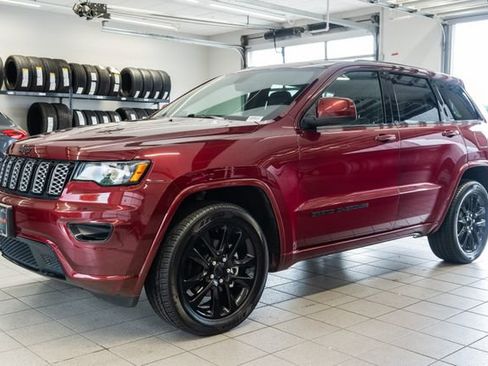 Used 2020 Jeep Grand Cherokee Altitude AWD/4WD image 3