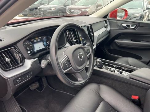 Used 2020 Volvo XC60 T8 Momentum image 10