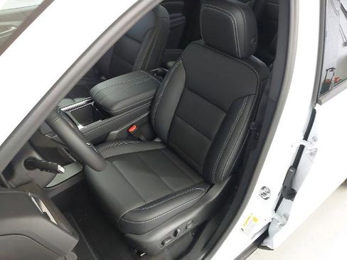 New 2026 Chevrolet Traverse LT w/ Driver Confidence Package AWD/4WD image 23