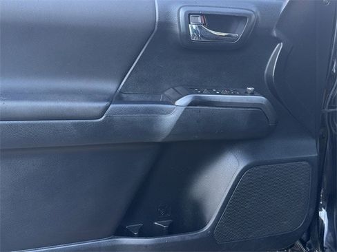 Used 2016 Toyota Tacoma TRD Off-Road image 25