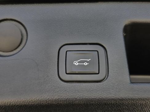 Used 2025 Chevrolet Equinox ACTIV w/ Safety and Technology Package FWD image 16