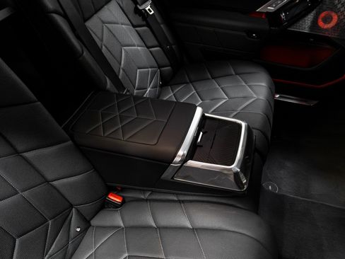 Used 2023 BMW 760i xDrive image 24