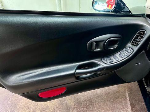 Used 2004 Chevrolet Corvette Convertible w/ Preferred Equipment Group image 18