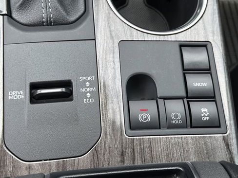 Used 2025 Toyota Highlander Limited FWD image 21