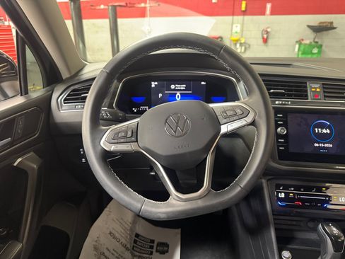 Used 2023 Volkswagen Tiguan SE FWD image 9