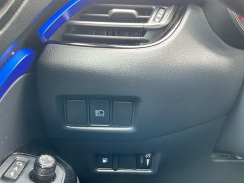 Used 2020 Toyota C-HR XLE FWD image 16