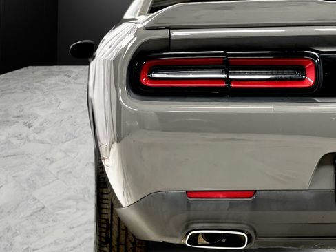 Used 2019 Dodge Challenger SXT RWD image 37