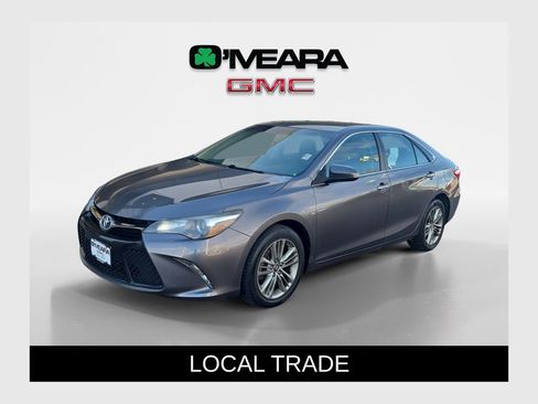 Used 2017 Toyota Camry SE image 1