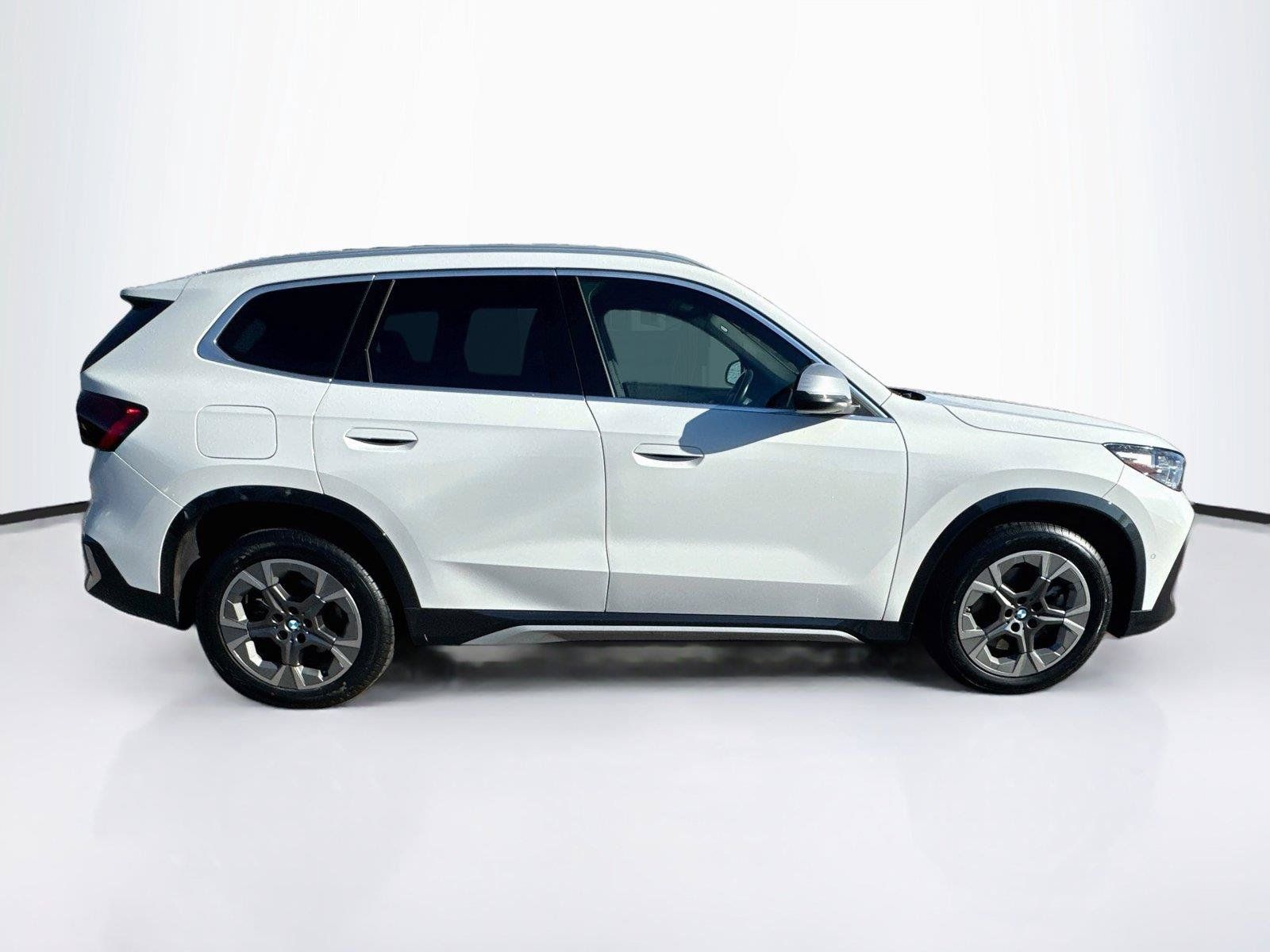 Used 2023 BMW X1 xDrive28i AWD/4WD image 6