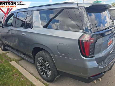 Used 2025 Chevrolet Suburban Z71 image 2