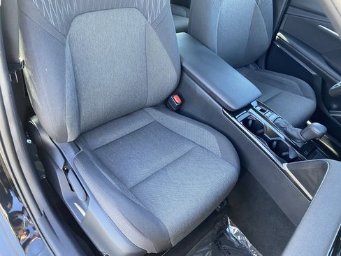 Used 2025 Toyota Camry SE image 8