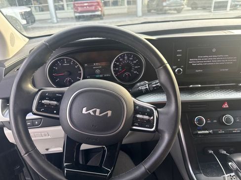 Used 2024 Kia Carnival LX FWD image 9