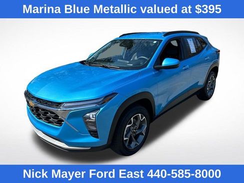 Used 2025 Chevrolet Trax LT FWD image 3