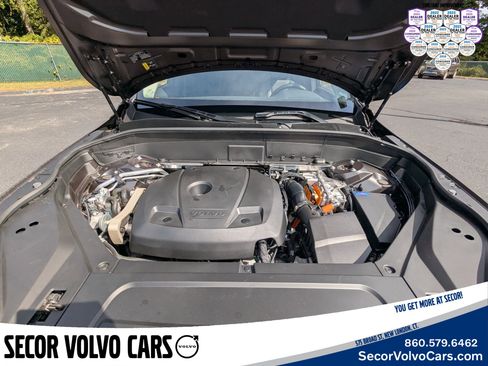 Certified 2024 Volvo XC90 T8 Plus w/ Protection Package Premier image 27