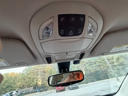 Used 2020 Chrysler Pacifica Limited image 29