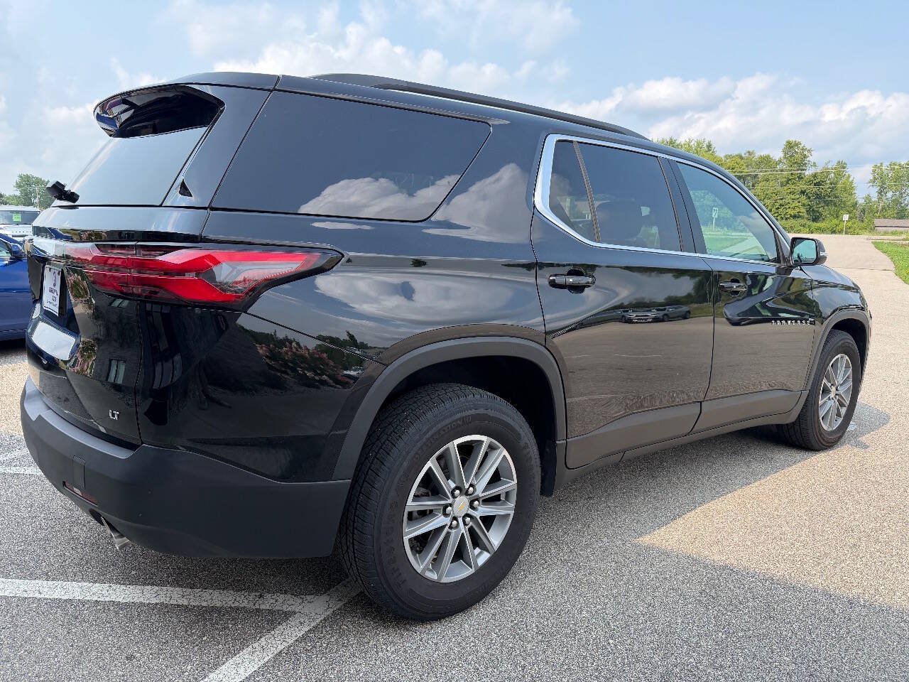 Used 2023 Chevrolet Traverse LT AWD/4WD image 6