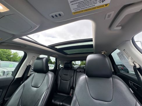 Used 2020 Ford Edge Titanium w/ Equipment Group 301A AWD/4WD image 36