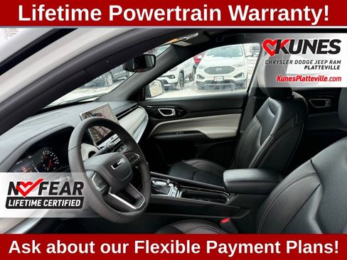 Used 2025 Jeep Compass Limited image 15