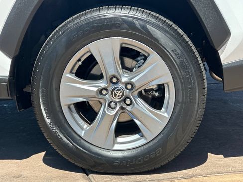 Certified 2025 Toyota RAV4 XLE AWD/4WD image 33