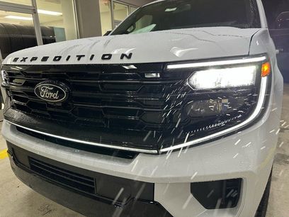 New 2025 Ford Expedition Platinum w/ Stealth Performance Package