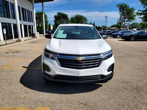Used 2023 Chevrolet Equinox LS w/ LS Convenience Package AWD/4WD image 2