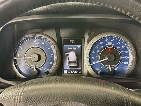 Used 2017 Toyota Sienna XLE Premium FWD image 13