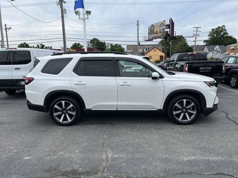 Used 2025 Honda Pilot Touring image 11