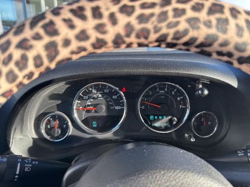 Used 2017 Jeep Wrangler Unlimited Sahara w/ Connectivity Group image 4