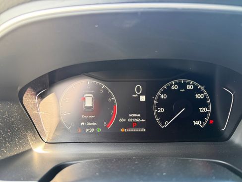 Used 2025 Honda Pilot Touring image 23