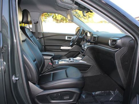 Used 2023 Ford Explorer XLT w/ Equipment Group 202A image 13