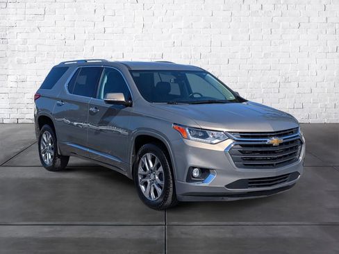 Used 2018 Chevrolet Traverse Premier w/ Driver Confidence II Package image 2