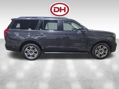 Used 2025 Ford Expedition Active AWD/4WD image 2