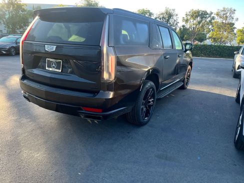 Used 2021 Cadillac Escalade ESV Sport Platinum image 3