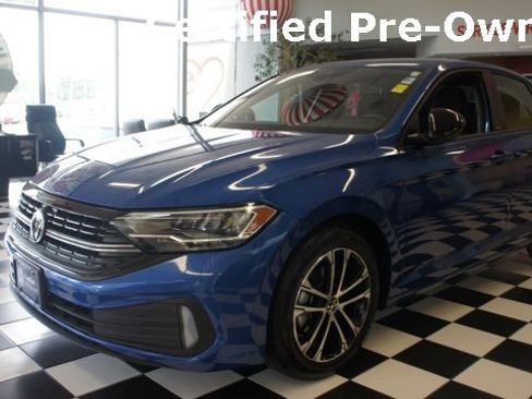 Certified 2023 Volkswagen Jetta Sport image 3