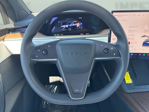 Used 2022 Tesla Model X image 16