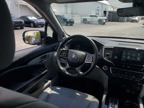 Used 2019 Honda Pilot Touring image 19