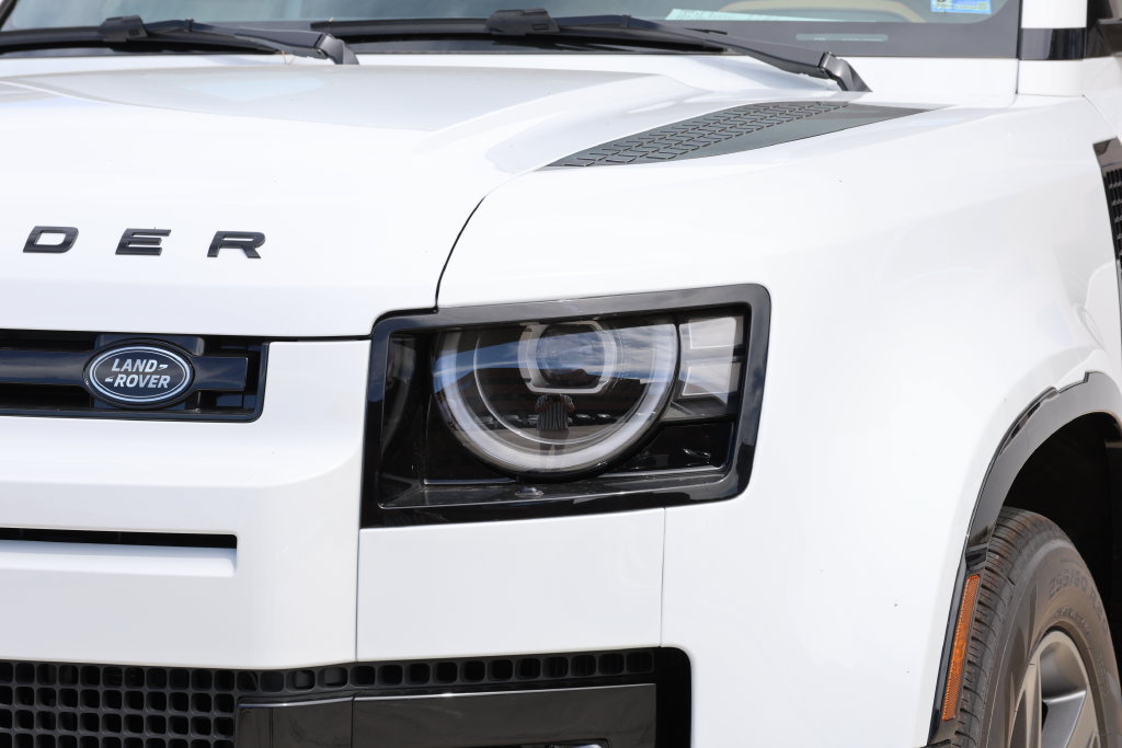 New 2026 Land Rover Defender 110 X-Dynamic SE AWD/4WD image 9